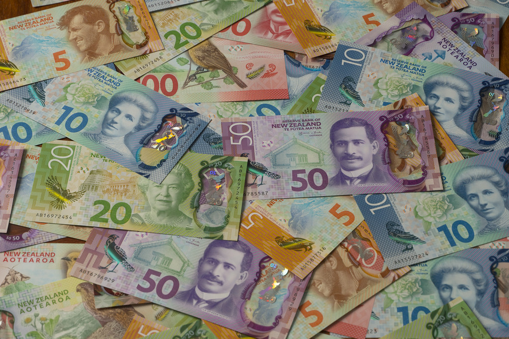 New Zealand Series 7 Banknotes splash Image